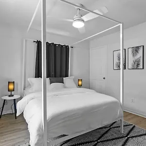 https://zebra-house-close-2-all-tampabay-has-to-offer.hotelstampa.org